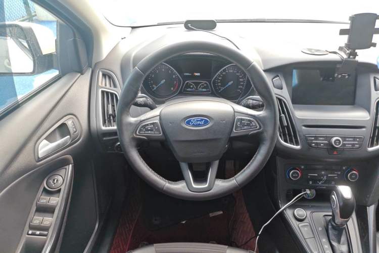 Used Ford Focus 2018 Hatchback Classic EcoBoost 180 Automatic Elite Model Steering Wheel