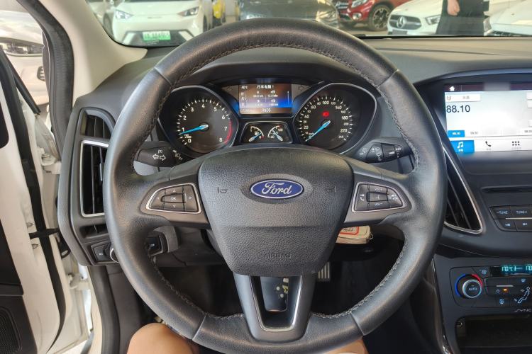 Used Ford Focus 2018 Sedan Classic EcoBoost 180 Automatic Elite Model Steering Wheel