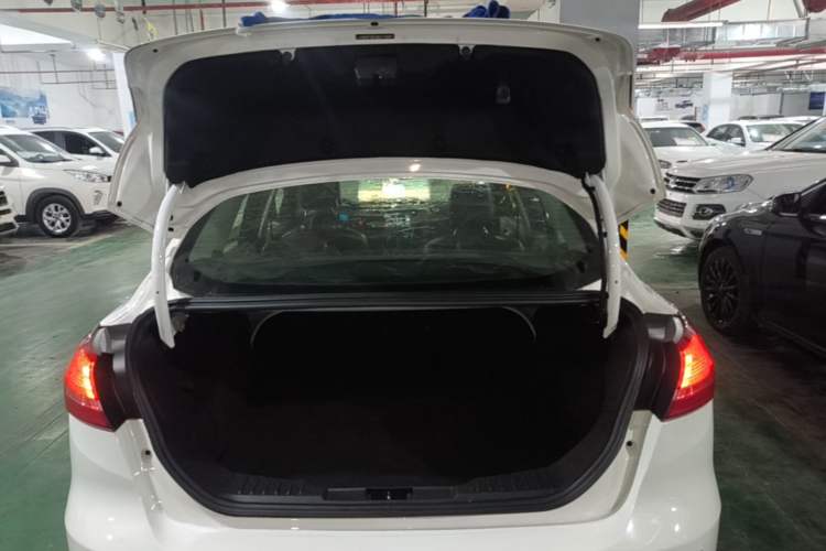 Used Ford Focus 2018 Sedan Classic 1.6L Automatic Trendy SmartDrive Edition Trunk