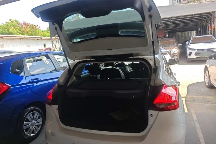 Used Ford Focus 2018 Hatchback Classic 1.6L Automatic Trendy SmartDrive Edition Trunk