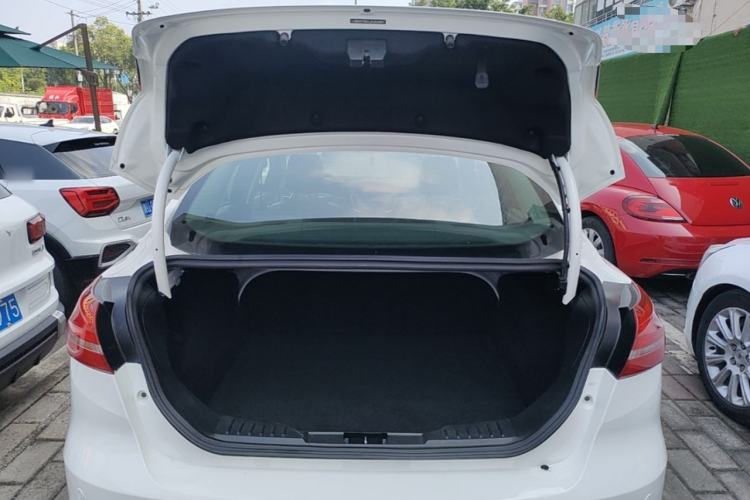 Used Ford Focus 2018 Sedan Classic 1.6L Automatic Trendy SmartDrive Edition Trunk