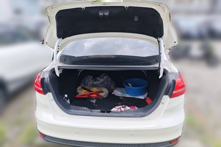 Used Ford Focus 2018 Sedan Classic 1.6L Automatic Trendy SmartDrive Edition Trunk