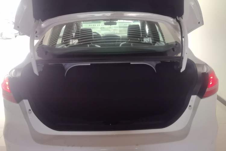 Used Ford Focus 2018 Sedan Classic 1.6L Automatic Trendy SmartDrive Edition Trunk