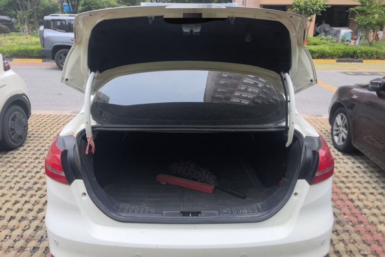 Used Ford Focus 2018 Sedan Classic 1.6L Automatic Trendy SmartDrive Edition Trunk