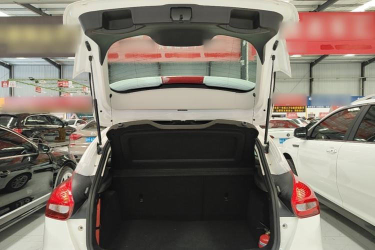 Used Ford Focus 2018 Hatchback Classic 1.6L Automatic Trendy SmartDrive Edition Trunk