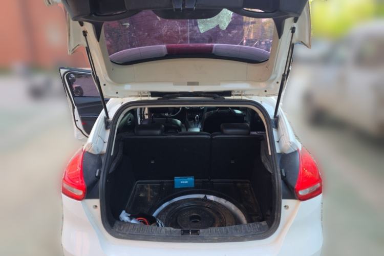 Used Ford Focus 2018 Hatchback Classic 1.6L Automatic Trendy SmartDrive Edition Trunk