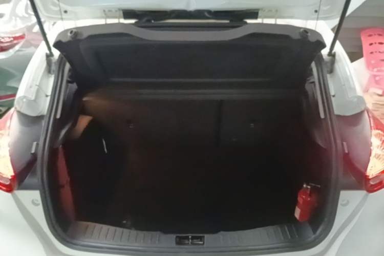 Used Ford Focus 2018 Hatchback Classic 1.6L Automatic Comfort Plus SmartDrive Edition Trunk