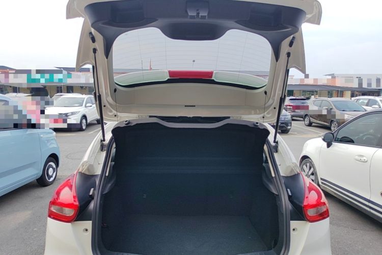 Used Ford Focus 2018 Hatchback Classic 1.6L Automatic Trendy SmartDrive Edition Trunk