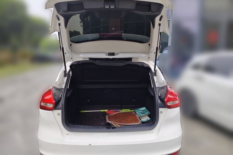 Used Ford Focus 2018 Hatchback Classic 1.6L Automatic Comfort Plus SmartDrive Edition Trunk