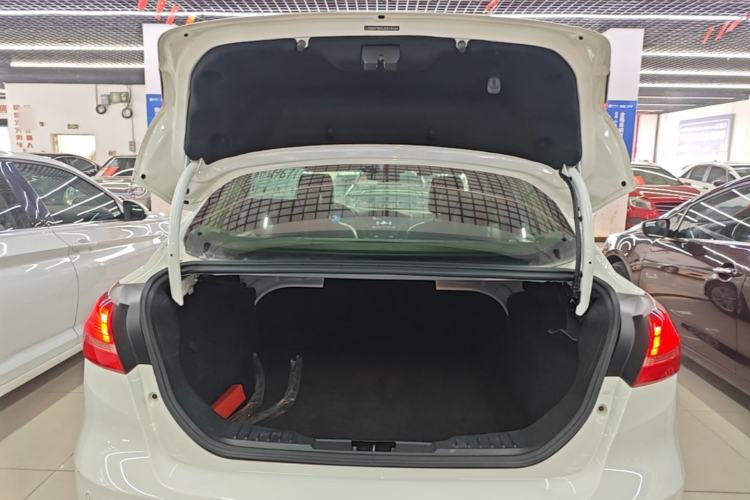 Used Ford Focus 2018 Sedan Classic 1.6L Automatic Trendy SmartDrive Edition Trunk