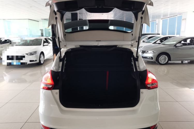 Used Ford Focus 2018 Hatchback Classic 1.6L Automatic Comfort Plus SmartDrive Edition Trunk