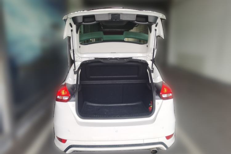 Used Ford Focus 2018 Hatchback Classic 1.6L Automatic Comfort Plus SmartDrive Edition Trunk