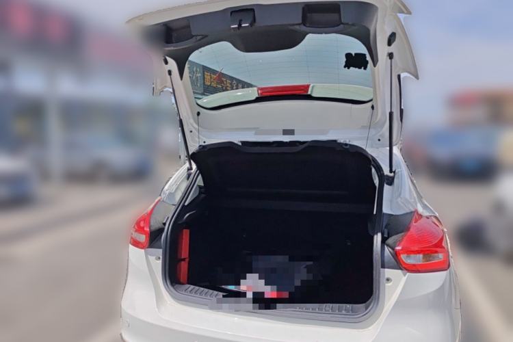 Used Ford Focus 2018 Hatchback Classic 1.6L Automatic Trendy SmartDrive Edition Trunk