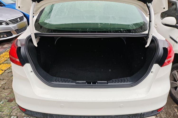 Used Ford Focus 2018 Sedan Classic 1.6L Automatic Trendy SmartDrive Edition Trunk