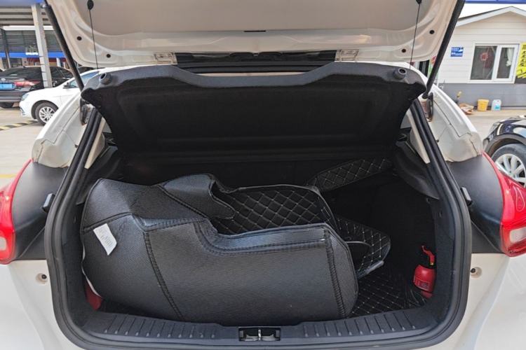 Used Ford Focus 2018 Hatchback Classic 1.6L Automatic Comfort Plus SmartDrive Edition Trunk