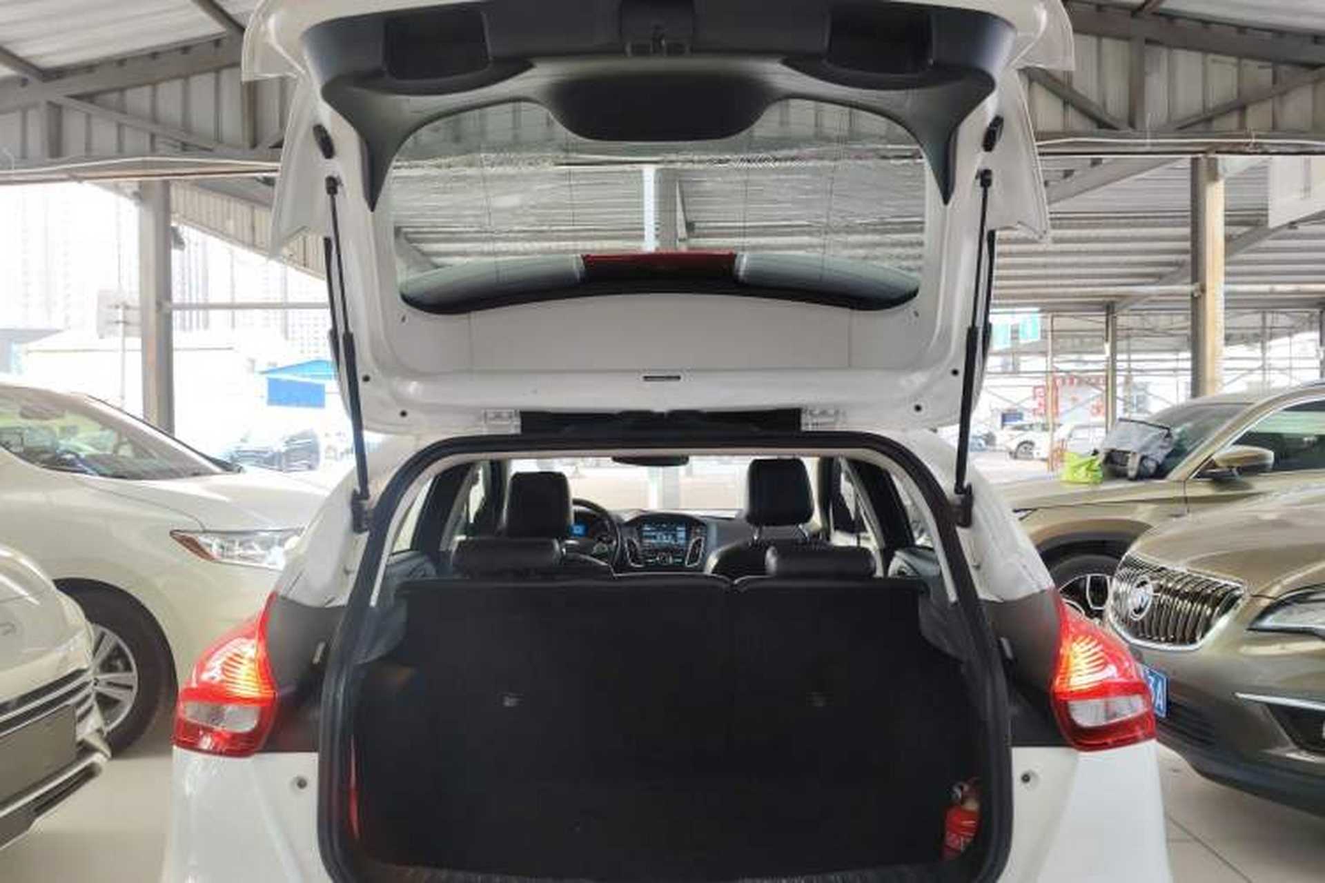 Used Ford Focus 2018 Hatchback Classic 1.6L Automatic Trendy SmartDrive Edition Trunk