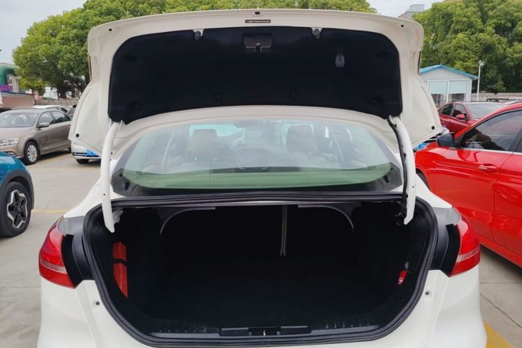 Used Ford Focus 2018 Sedan Classic 1.6L Automatic Comfort Plus Smart Drive Version Trunk