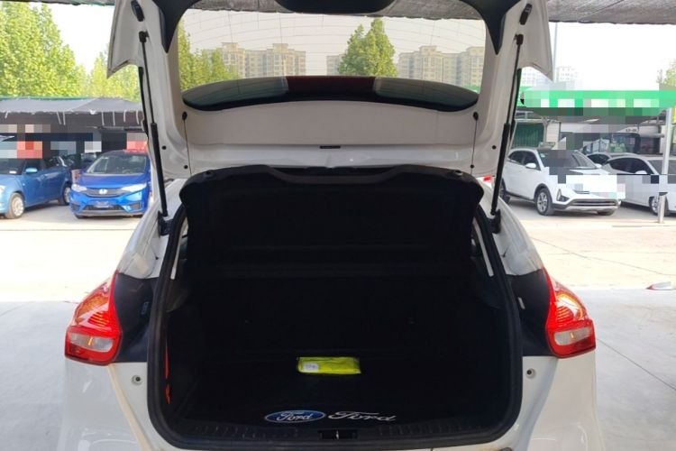 Used Ford Focus 2018 Hatchback Classic 1.6L Automatic Comfort Plus SmartDrive Edition Trunk