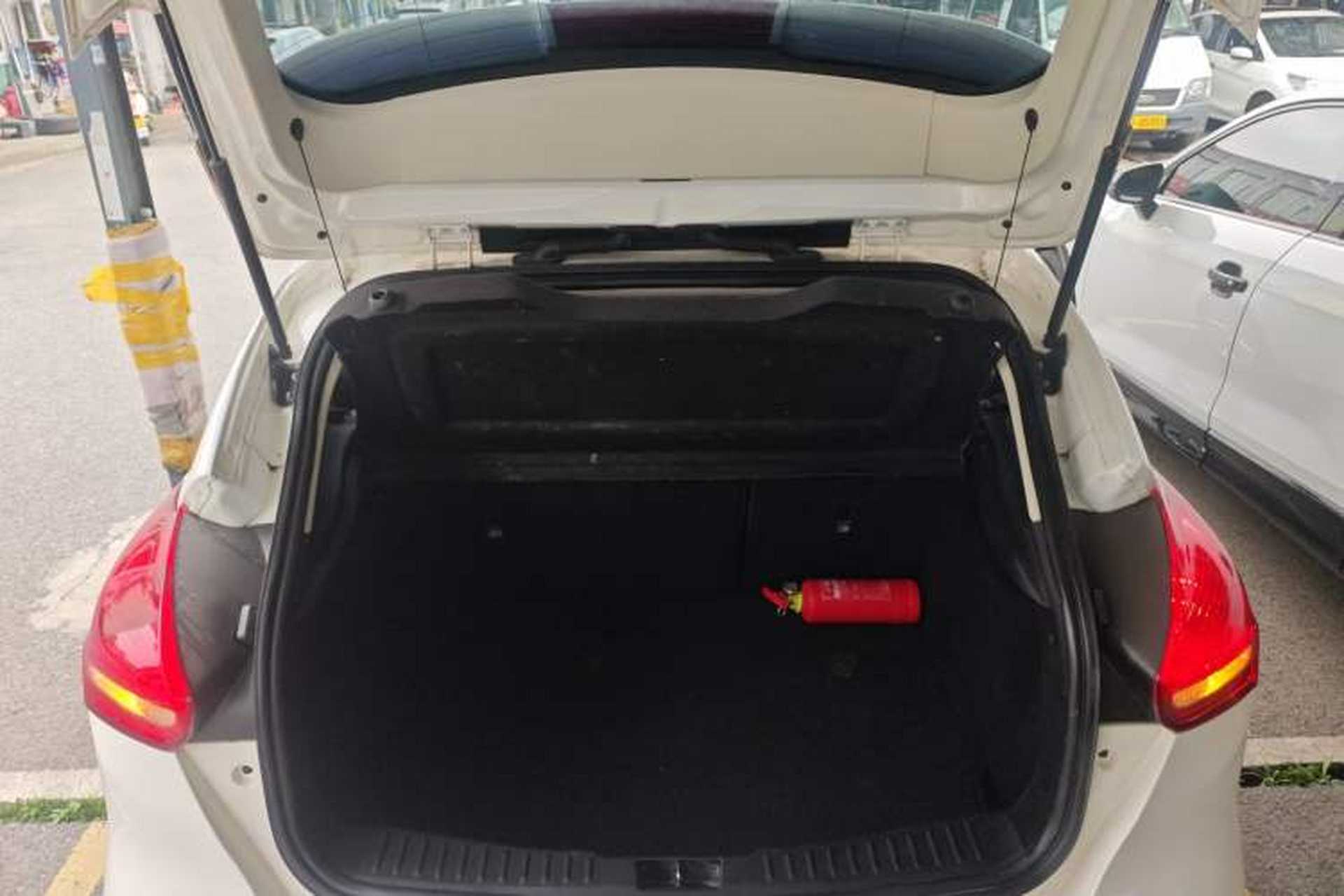 Used Ford Focus 2018 Hatchback Classic 1.6L Automatic Trendy SmartDrive Edition Trunk