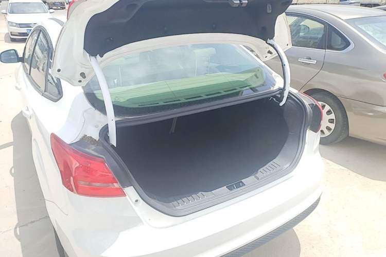Used Ford Focus 2018 Sedan Classic 1.6L Automatic Comfort Plus Smart Drive Version Trunk