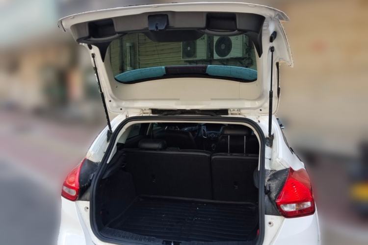 Used Ford Focus 2018 Hatchback Classic 1.6L Automatic Comfort Plus SmartDrive Edition Trunk