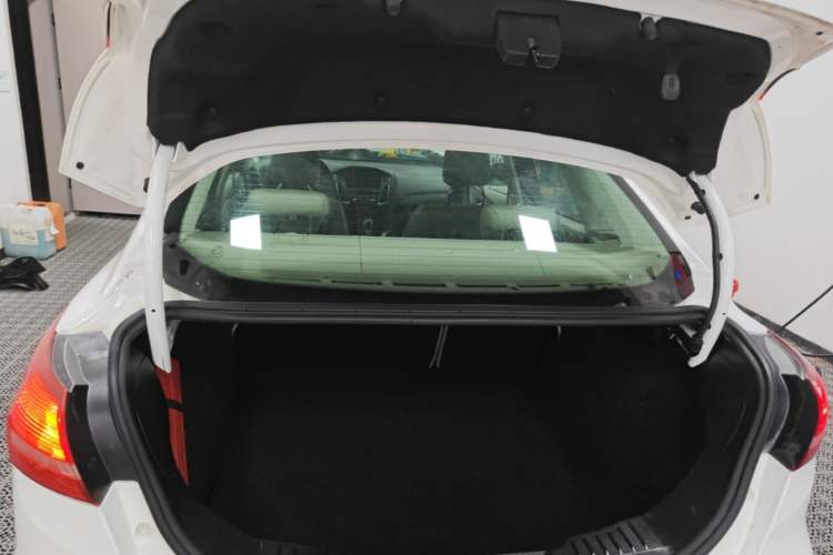 Used Ford Focus 2018 Sedan Classic 1.6L Automatic Comfort Plus Smart Drive Version Trunk