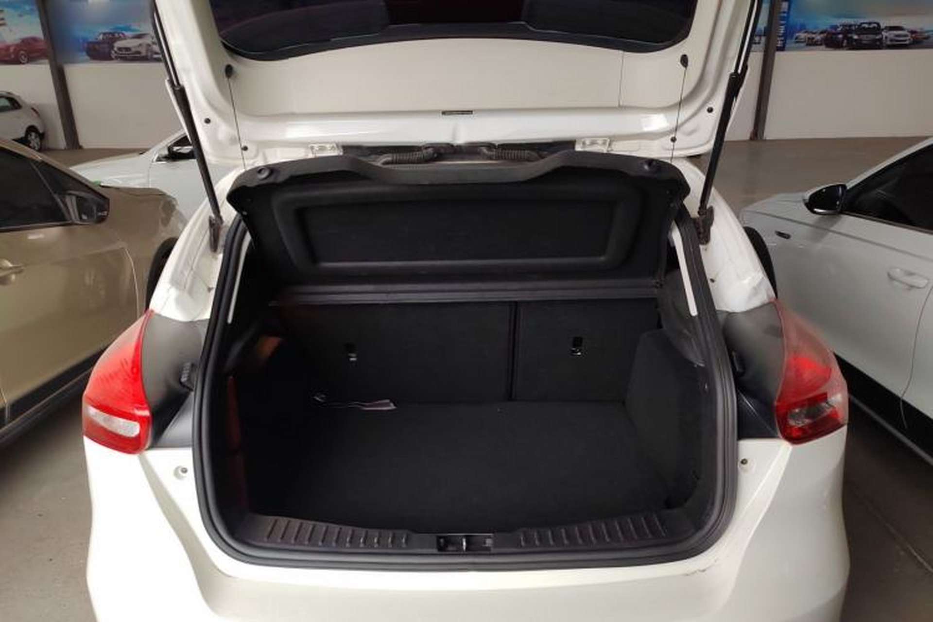 Used Ford Focus 2018 Hatchback Classic 1.6L Automatic Trendy SmartDrive Edition Trunk
