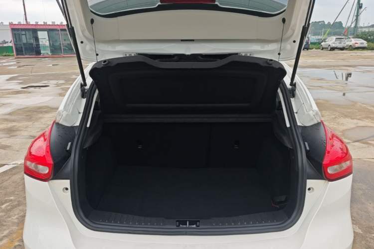 Used Ford Focus 2018 Hatchback Classic EcoBoost 180 Automatic Elite Model Trunk