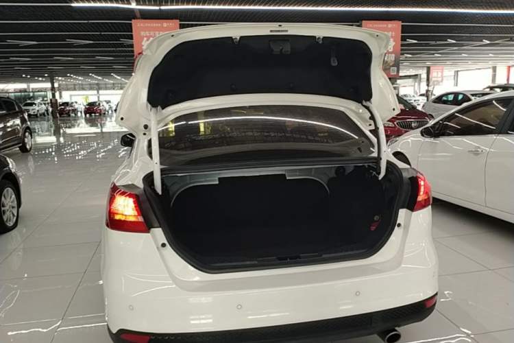 Used Ford Focus 2018 Sedan Classic EcoBoost 180 Automatic Elite Model Trunk