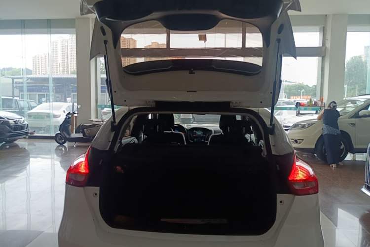 Used Ford Focus 2018 Hatchback Classic 1.6L Automatic Comfort Plus SmartDrive Edition Trunk