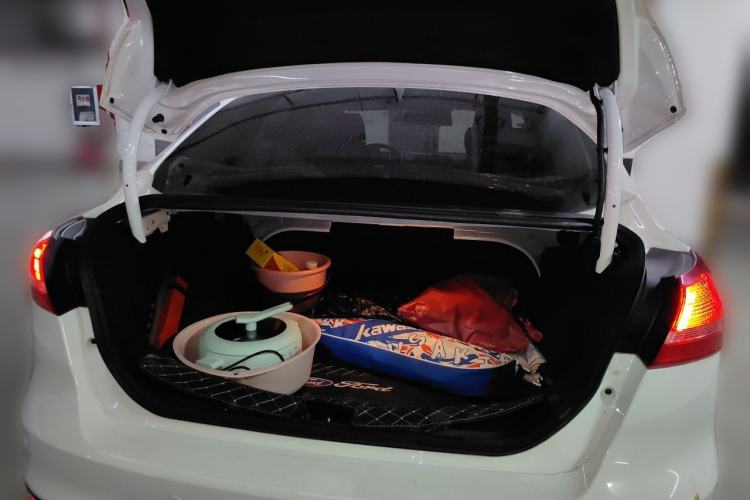 Used Ford Focus 2018 Sedan Classic 1.6L Automatic Trendy SmartDrive Edition Trunk