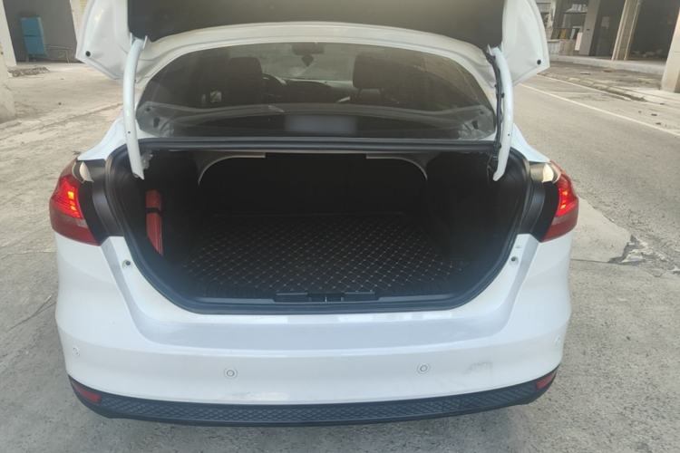 Used Ford Focus 2018 Sedan Classic 1.6L Automatic Trendy SmartDrive Edition Trunk