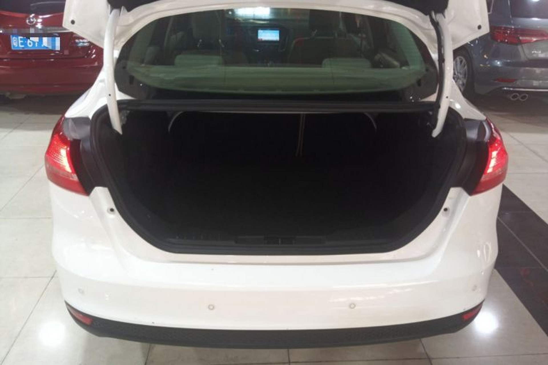 Used Ford Focus 2018 Sedan Classic 1.6L Automatic Comfort Plus Smart Drive Version Trunk