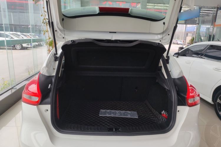 Used Ford Focus 2018 Hatchback Classic 1.6L Automatic Trendy SmartDrive Edition Trunk