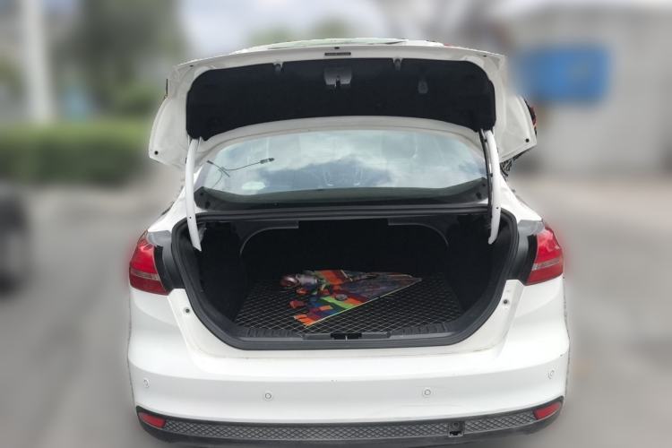 Used Ford Focus 2018 Sedan Classic 1.6L Automatic Trendy SmartDrive Edition Trunk