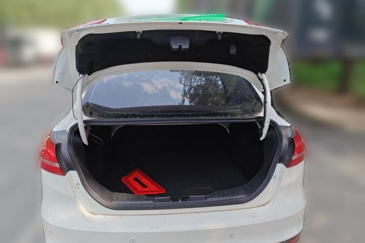 Used Ford Focus 2018 Sedan Classic 1.6L Automatic Trendy SmartDrive Edition Trunk
