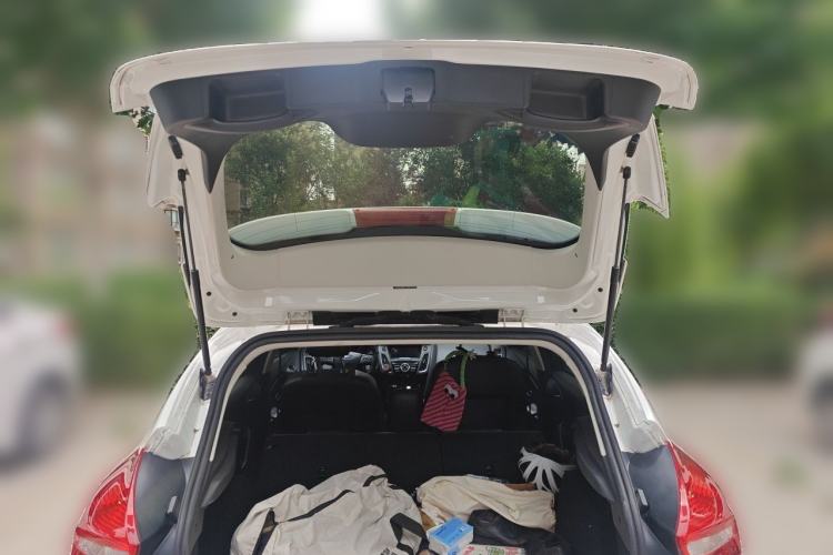 Used Ford Focus 2018 Hatchback Classic 1.6L Automatic Trendy SmartDrive Edition Trunk