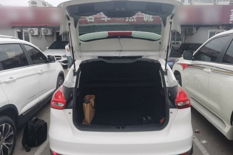 Used Ford Focus 2018 Hatchback Classic 1.6L Automatic Comfort Plus SmartDrive Edition Trunk