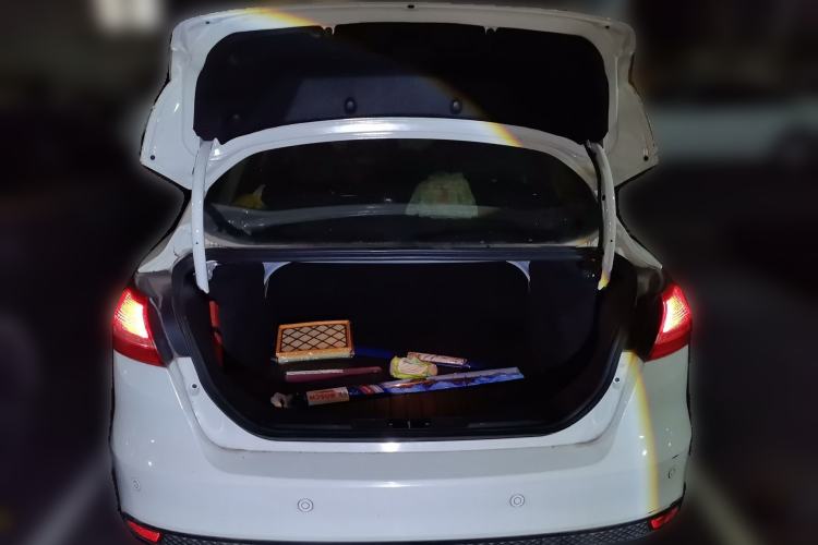 Used Ford Focus 2018 Sedan Classic 1.6L Automatic Trendy SmartDrive Edition Trunk