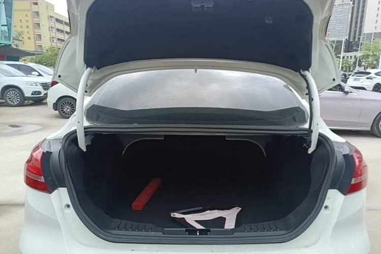 Used Ford Focus 2018 Sedan Classic 1.6L Automatic Trendy SmartDrive Edition Trunk