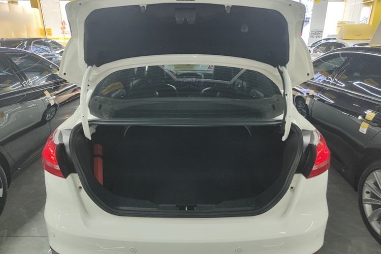 Used Ford Focus 2018 Sedan Classic 1.6L Automatic Trendy SmartDrive Edition Trunk