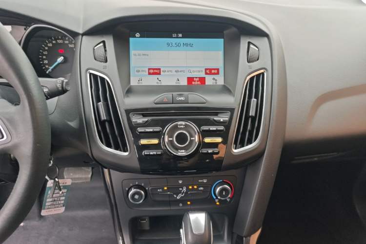 Used Ford Focus 2018 Hatchback Classic 1.6L Automatic Trendy SmartDrive Edition Audio And AC Panel