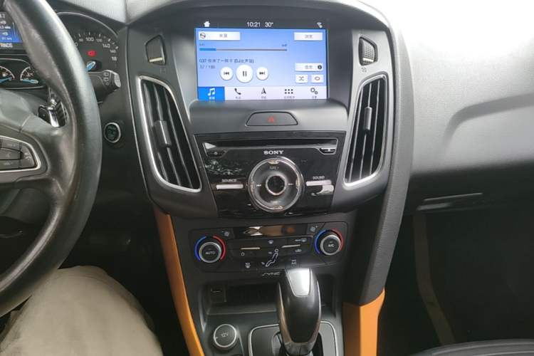 Used Ford Focus 2018 Hatchback Classic EcoBoost 180 Automatic Sport Edition Audio And AC Panel
