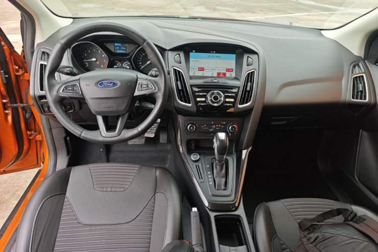 Used Ford Focus 2018 Hatchback Classic 1.6L Automatic Trendy SmartDrive Edition Center Console