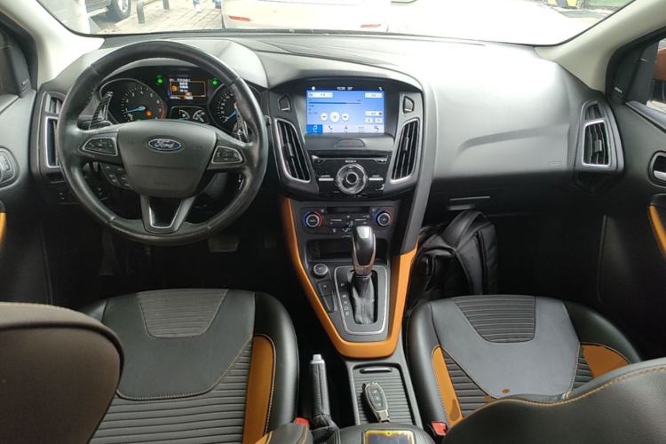 Used Ford Focus 2018 Hatchback Classic EcoBoost 180 Automatic Sport Edition Center Console