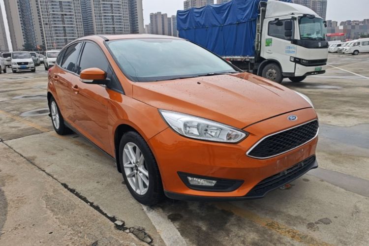 Used Ford Focus 2018 Hatchback Classic 1.6L Automatic Trendy SmartDrive Edition Front Right 45 Deg