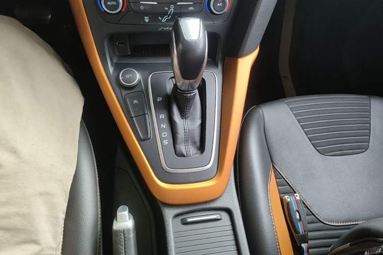 Used Ford Focus 2018 Hatchback Classic EcoBoost 180 Automatic Sport Edition Gear Lever