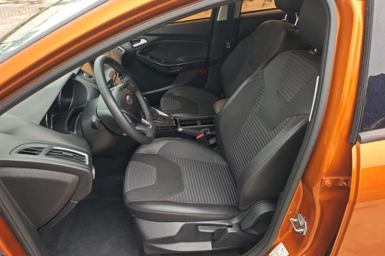 Used Ford Focus 2018 Hatchback Classic 1.6L Automatic Trendy SmartDrive Edition Left Front Seat