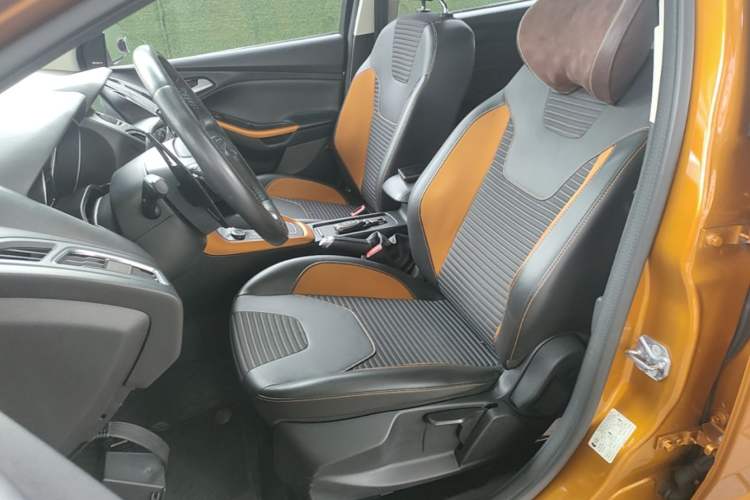 Used Ford Focus 2018 Hatchback Classic EcoBoost 180 Automatic Sport Edition Left Front Seat