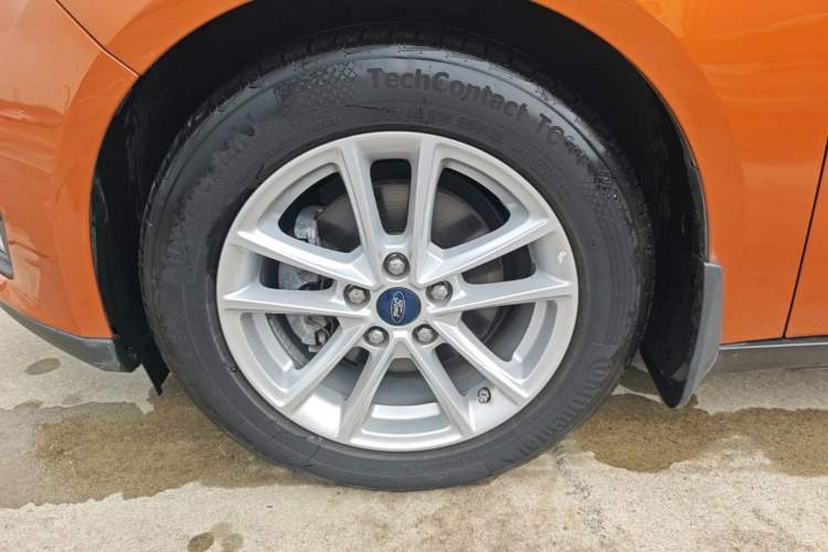 Used Ford Focus 2018 Hatchback Classic 1.6L Automatic Trendy SmartDrive Edition Left Front Wheel Hub